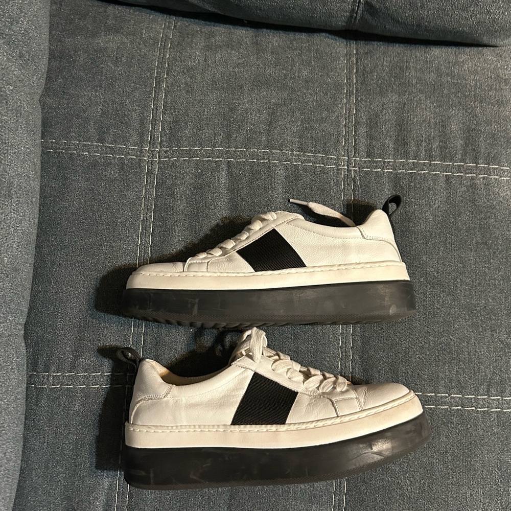 Kids' Black and White Sneakers women’s 6 and boys 4-4.5